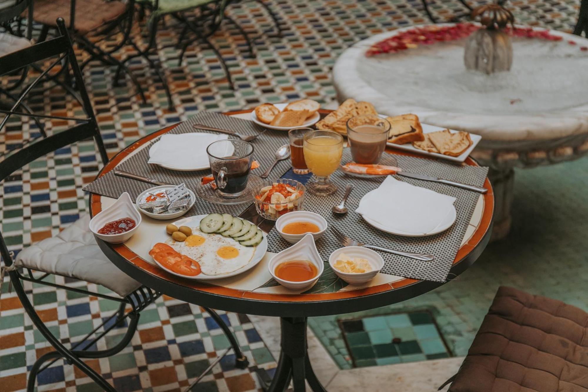 Riad Le Perroquet Bleu Suites & Spa Marrakesh Exterior foto